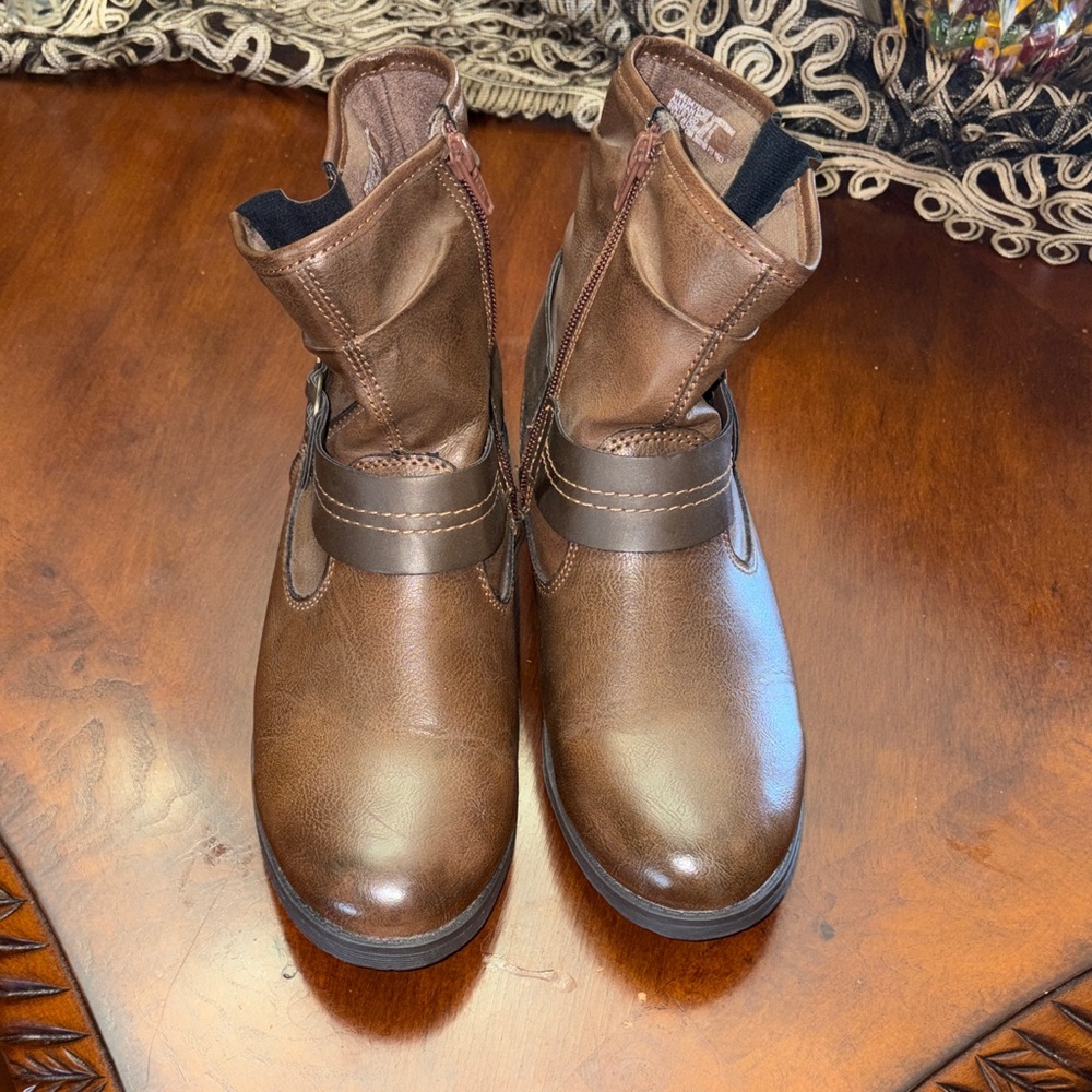 Earth Brown Leather Ankle Heeled Boots with Strap